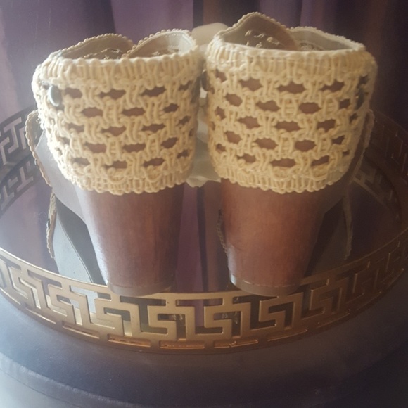 Shoes - Picture 3 of 4